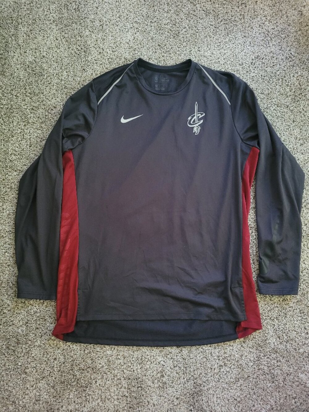 Men’s Nike NBA Cleveland Cavaliers Long Sleeve Shirt Size XL Red Gray Black